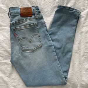 Levi’s Wedgie-fit Light Wash Jeans W25